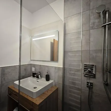 Bella Mira سامنون